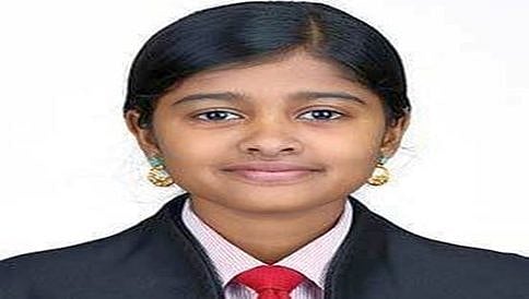 ಕೇರಳ ವಿದ್ಯಾರ್ಥಿನಿ ಮೀನು ಮಾರಾಟ ಫೋಟೋ ವೈರಲ್, ಟ್ರೋಲ್