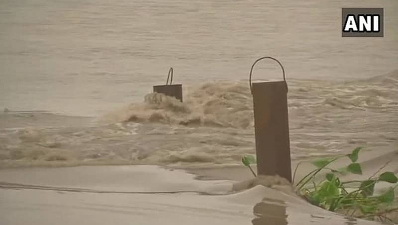ದೆಹಲಿ: ಯಮುನಾ ಸೇತುವೆ ಮುಳುಗಡೆ ಹಂತಕ್ಕೆ : 27 ರೈಲು ಸೇವೆ ರದ್ದು