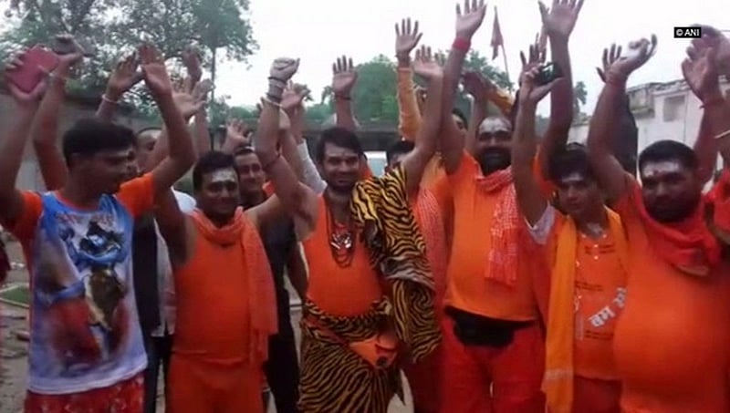 ಪಾಟ್ನಾ: ಶಿವ ಗೆಟಪ್ ನಲ್ಲಿ ತೇಜ್ ಪ್ರತಾಪ್ ದೇವಾಲಯ ಭೇಟಿ!
