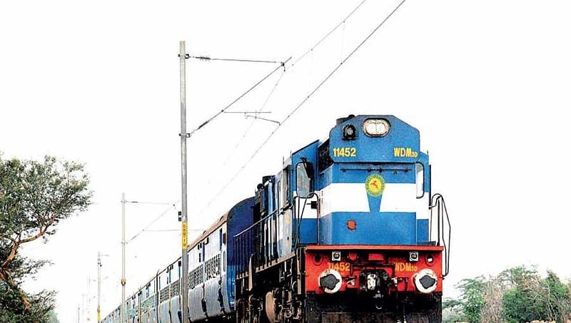 ಟಿಕೆಟ್ ಇಲ್ಲದೆ ಬೆಂಗಳೂರು-ಚೆನ್ನೈ ರೈಲಿನ ಟಾಪ್ ಮೇಲೆ ಪ್ರಯಾಣ, ಪ್ರಯಾಣಿಕನಿಗೆ ಕರೆಂಟ್ ಶಾಕ್!