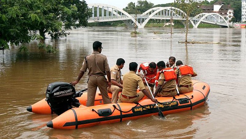 ಕೇರಳ ಪ್ರವಾಹ: ಸೇನೆಯ ರಕ್ಷಣಾ ಕಾರ್ಯಾಚರಣೆಗೆ ಸಾಥ್ ನೀಡಿ; 'ಕೈ' ಕಾರ್ಯಕರ್ತರಿಗೆ ರಾಹುಲ್ ಸೂಚನೆ