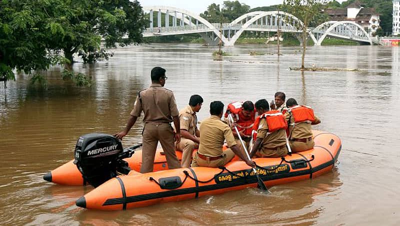 ಕೇರಳ ಪ್ರವಾಹ: ಸೇನೆಯ ರಕ್ಷಣಾ ಕಾರ್ಯಾಚರಣೆಗೆ ಸಾಥ್ ನೀಡಿ; 'ಕೈ' ಕಾರ್ಯಕರ್ತರಿಗೆ ರಾಹುಲ್ ಸೂಚನೆ