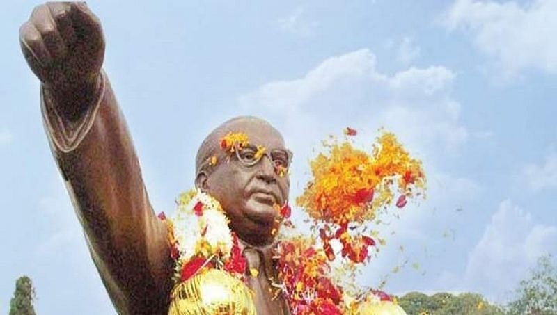 ಅಂಬೇಡ್ಕರ್ ಪ್ರತಿಮೆಗೆ ಬಿಜೆಪಿ ಮುಖಂಡರಿಂದ ಮಾಲಾರ್ಪಣೆ: ದಲಿತ ವಕೀಲರಿಂದ ಗಂಗಾಜಲದಲ್ಲಿ ಶುದ್ದೀಕರಣ!