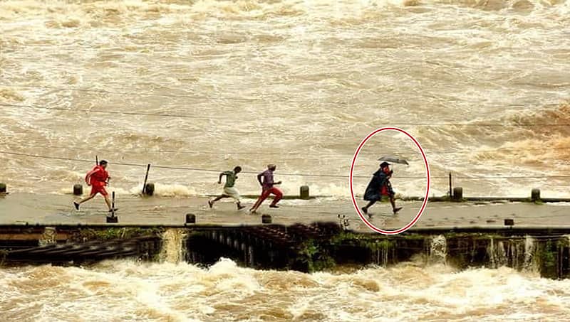 ಪ್ರಾಣದ ಹಂಗು ತೊರೆದು ಮುಳುಗುತ್ತಿದ್ದ ಸೇತುವೆಯಿಂದ ಮಗು ರಕ್ಷಿಸಿದ ಎನ್‍ಡಿಆರ್‌ಎಫ್ ಸಿಬ್ಬಂದಿ!