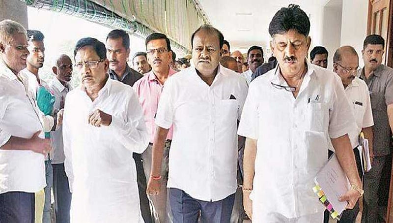 ನವೆಂಬರ್ ನೊಳಗೆ ಕಾಂಗ್ರೆಸ್, ಜೆಡಿಎಸ್  ಶಾಸಕರನ್ನು ಸೆಳೆಯಲು ಬಿಜೆಪಿಗೆ ಹೈಕಮಾಂಡ್  ಗಡುವು