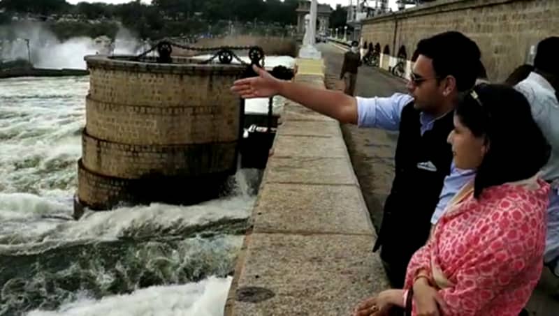ಕೆಆರ್ಎಸ್ ಭರ್ತಿ:ಸುಂದರ ದೃಶ್ಯಗಳ ಕಣ್ತುಂಬಿಕೊಂಡ ಅಂಬರೀಶ್, ಮೈಸೂರು ಮಹಾರಾಜ ಯದುವೀರ್