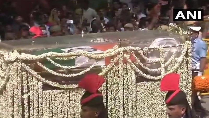 ಪುಷ್ಪಾಲಂಕೃತ ವಾಹನದಲ್ಲಿ ಸಾಗಿದ 'ಅಟಲ್ ಜೀ' ಪಾರ್ಥಿವ ಶರೀರದ ಅಂತಿಮ ಯಾತ್ರೆ!