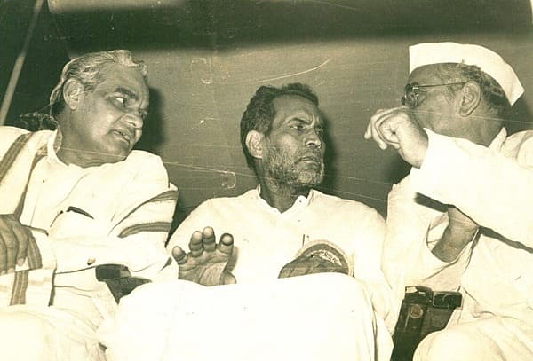 ವಾಜಪೇಯಿಯವರಿಗೆ ಪತ್ರಕರ್ತನಾಗಬೇಕೆಂಬ ಬಯಕೆಯಿತ್ತು. ಆದರೆ ಆಕಸ್ಮಿಕವಾಗಿ ರಾಜಕೀಯ ಪ್ರವೇಶಿಸಿದರು.<br><br>