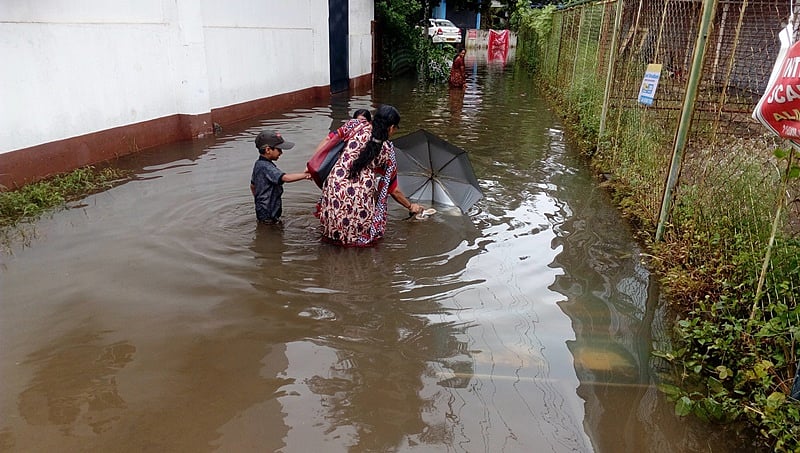ಕೇರಳ ಪ್ರವಾಹ; ಆಪ್ತರ ಸಹಾಯಕ್ಕೆ ಸೋಷಿಯಲ್ ಮೀಡಿಯಾ ಮೊರೆ ಹೋದ ಬೆಂಗಳೂರಿನ ಕೇರಳಿಗರು
