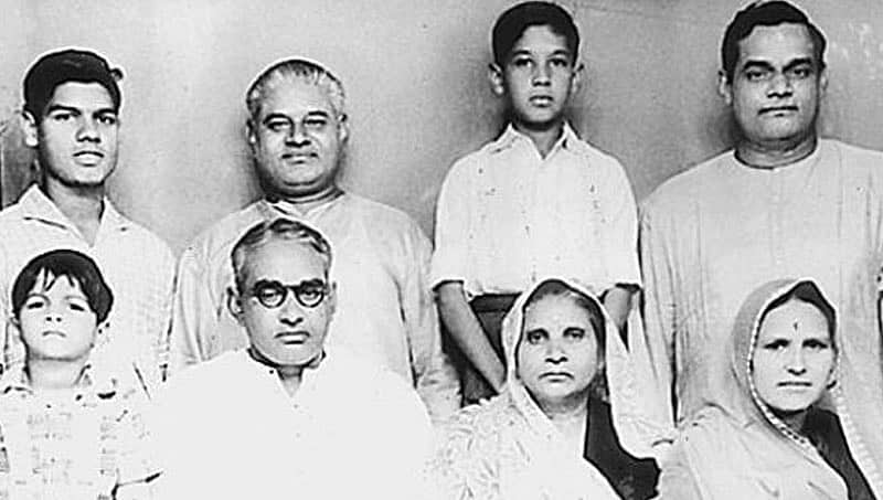 ವಾಜಪೇಯಿ ಮತ್ತು ಅವರ ತಂದೆ ಇಬ್ಬರೂ ಕ್ಲಾಸ್ ಮೇಟ್ಸ್.. ಅಚ್ಚರಿಯಾದರೂ ಇದು ಸತ್ಯ!