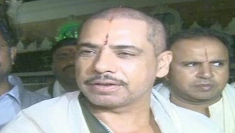 ತಿರುಪತಿ ವೆಂಕಟೇಶ್ವರ ದೇವಾಲಯಕ್ಕೆ ಸೋನಿಯಾ ಅಳಿಯ ವಾದ್ರಾ ಭೇಟಿ, ವಿಶೇಷ ಪ್ರಾರ್ಥನೆ ಸಲ್ಲಿಕೆ