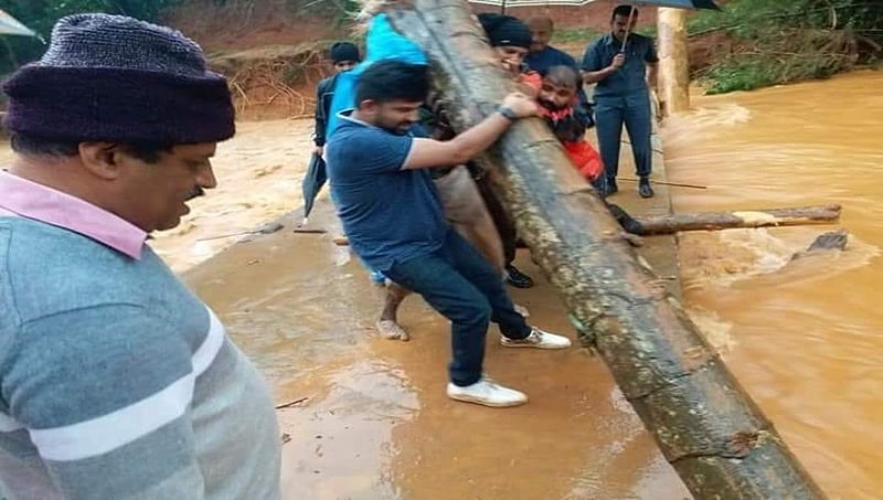 ಕೊಡಗು: ಕಡಿತಗೊಂಡಿದ್ದ ರಸ್ತೆ-ಸೇತುವೆ ಸಂಪರ್ಕ ಸರಿಪಡಿಸಲು ಖುದ್ದು ಕಾರ್ಯಾಚರಣೆಗಿಳಿದ ಸಂಸದ ಪ್ರತಾಪ್ ಸಿಂಹ