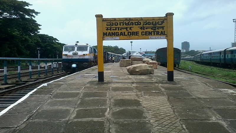 ಭಾರೀ ಮಳೆಗೆ ಗುಡ್ಡ ಕುಸಿತ: ಮಂಗಳೂರು-ಬೆಂಗಳೂರು ರೈಲು ಸಂಚಾರ ಬಂದ್