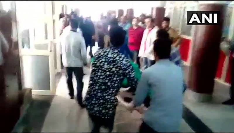 ಕಾಶ್ಮೀರದಲ್ಲಿ ಉಗ್ರ ದಾಳಿ: ಕನಿಷ್ಠ ನಾಲ್ವರು ಪೊಲೀಸರು ಹುತಾತ್ಮ