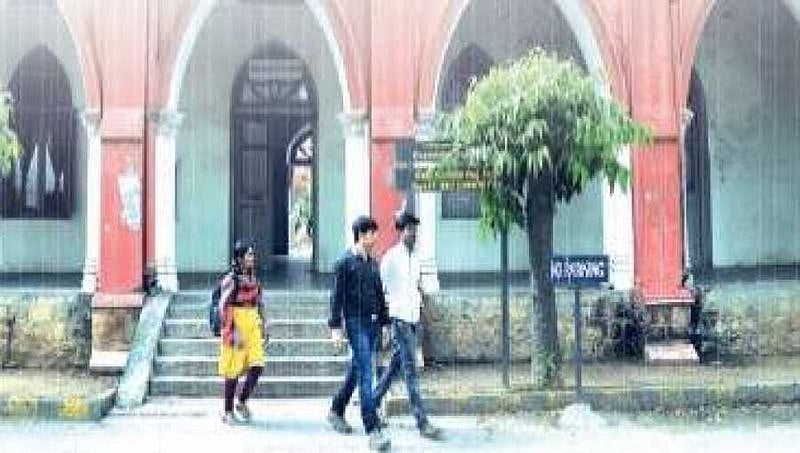 ಬೆಂಗಳೂರು ವಿವಿ ಪ್ರೊಫೆಸರ್ ಗಳ ಆಂತರಿಕ ಕಾದಾಟ: ವಿದ್ಯಾರ್ಥಿಗಳ ಮಾಸ್ ಫೇಲ್!