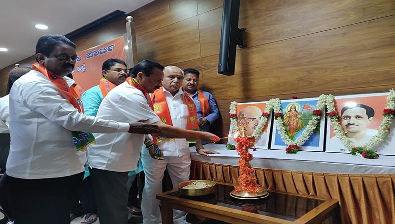 ರಾಜ್ಯದಲ್ಲಿ ಆರು ಲಕ್ಷ ಅಕ್ರಮ ವಲಸೆಗಾರರು- ಡಿವಿ ಸದಾನಂದಗೌಡ