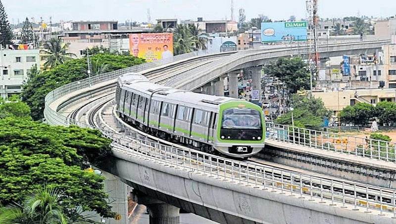 ಮೂರು ಬೋಗಿಗಳ ಬಾಗಿಲು ಬಂದ್  :ಮಧ್ಯ ದಾರಿಯಲ್ಲಿಯೇ  ನಿಂತ ಮೆಟ್ರೋ ರೈಲು !