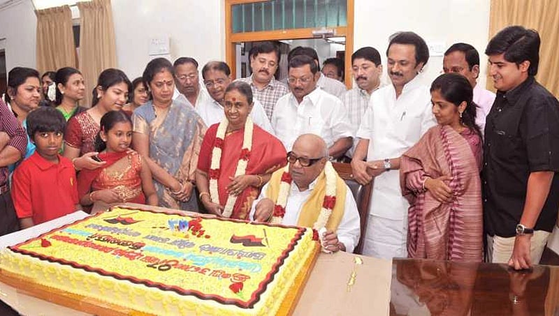 ಕರುಣಾನಿಧಿ ಜೀವನ ಮತ್ತು ಕುಟುಂಬ