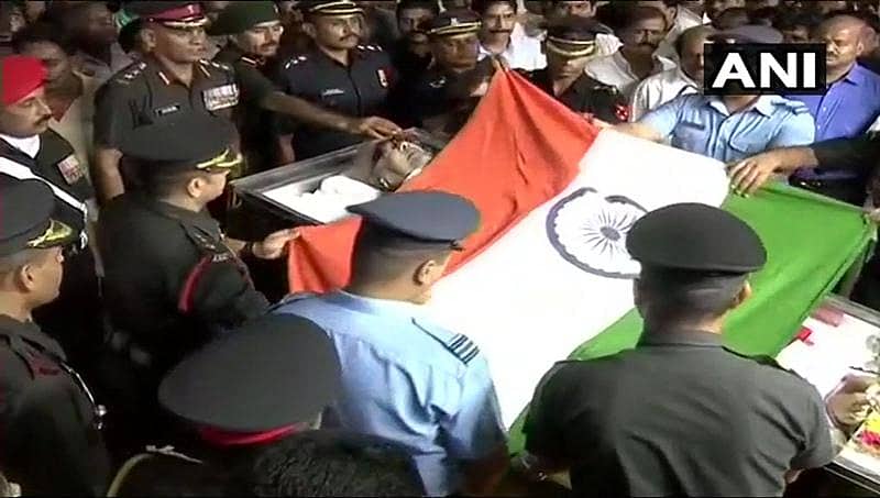 ದ್ರಾವಿಡ ಮೇರು ನಾಯಕನ ಯುಗಾಂತ್ಯ: ರಾಜಾಜಿ ಹಾಲ್'ನಲ್ಲಿ ಪಾರ್ಥೀವ ಶರೀರ, ಗಣ್ಯರಿಂದ ಅಂತಿಮ ನಮನ