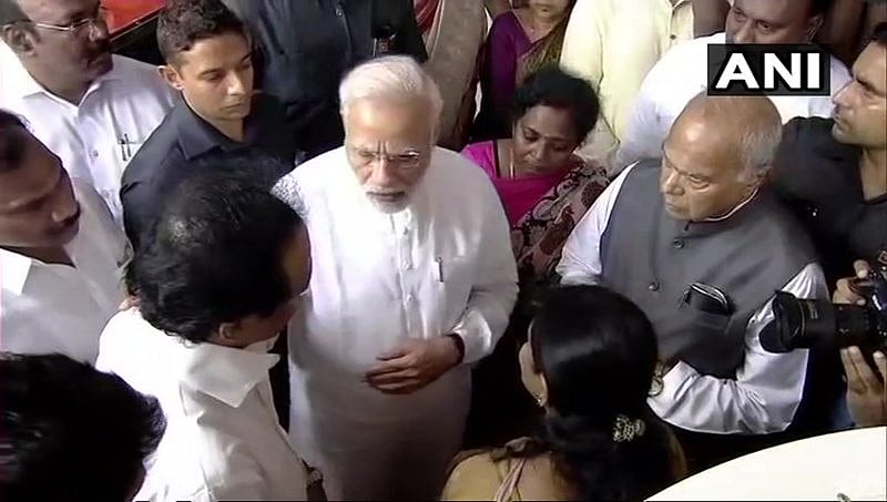 ತಮಿಳುನಾಡು ಮಾಜಿ ಸಿಎಂ ವಿಧಿವಶ: ಪ್ರಧಾನಿ ಮೋದಿ ಅಂತಿಮ ನಮನ