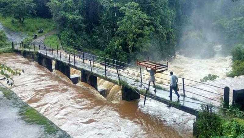 ಕೇರಳ ಪ್ರವಾಹಕ್ಕೆ 26 ಜನರು ಬಲಿ :  ಎಲ್ಲಾ ಅಗತ್ಯ ನೆರವು ನೀಡುವುದಾಗಿ ಪ್ರಧಾನಿ ಮೋದಿ ಹೇಳಿಕೆ