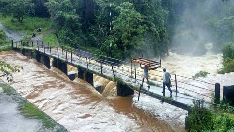 ಕೇರಳ ಪ್ರವಾಹಕ್ಕೆ 26 ಜನರು ಬಲಿ :  ಎಲ್ಲಾ ಅಗತ್ಯ ನೆರವು ನೀಡುವುದಾಗಿ ಪ್ರಧಾನಿ ಮೋದಿ ಹೇಳಿಕೆ