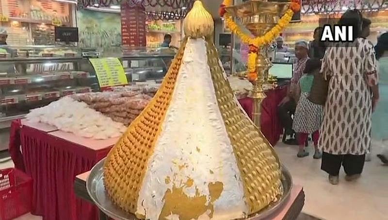 ವಿಘ್ನವಿನಾಶಕ ಗಣಪತಿಗಾಗಿ ಬರೋಬ್ಬರಿ 126 ಕೆಜಿ ತೂಕದ ಬೃಹತ್ ಮೋದಕ...!