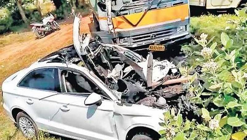ಬೆಂಗಳೂರು: ನಿಂತಿದ್ದ ಟ್ರಕ್ಗೆ ಕಾರು ಡಿಕ್ಕಿ, ಉದ್ಯಮಿಗಳಿಬ್ಬರ ದುರ್ಮರಣ!