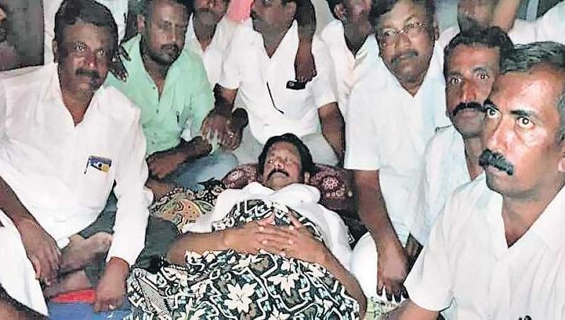 ಡಿಸಿಎಂ ಪರಮೇಶ್ವರ್ ಮಲತಾಯಿ ಧೋರಣೆ: ಬಿಜೆಪಿ ಶಾಸಕನಿಂದ ಅನಿರ್ಧಿಷ್ಟಾವಧಿ ಧರಣಿ