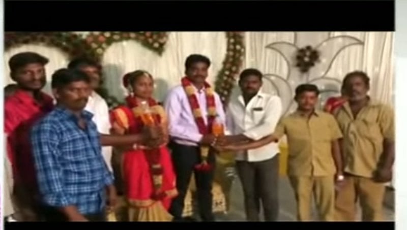 ತಮಿಳುನಾಡು: ವರನಿಗೆ ಗೆಳೆಯರಿಂದ ಸ್ಪೆಷಲ್ ಗಿಫ್ಟ್; 5 ಲೀಟರ್ ಪೆಟ್ರೋಲ್!