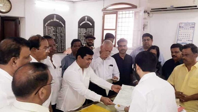 ಗೋವಾ ಸಿಎಂ ಪರಿಕ್ಕರ್ ಏಮ್ಸ್ ಗೆ ದಾಖಲು, ಹೊಸ ಸರ್ಕಾರ ರಚನೆಯ ಹಕ್ಕು ಮಂಡಿಸಿದ ಕಾಂಗ್ರೆಸ್