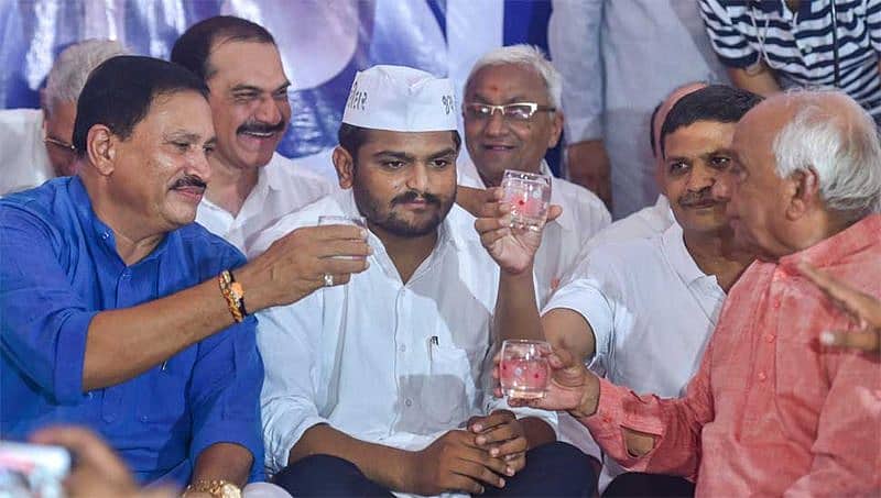 ಹಾರ್ದಿಕ್‌ ಪಟೇಲ್‌ ಗೆ ನೀರು ಕೊಟ್ಟಿದ್ದು ಯಾರು? ಸ್ಪರ್ಧಾತ್ಮಕ ಪರೀಕ್ಷೆ ಪ್ರಶ್ನೆ!