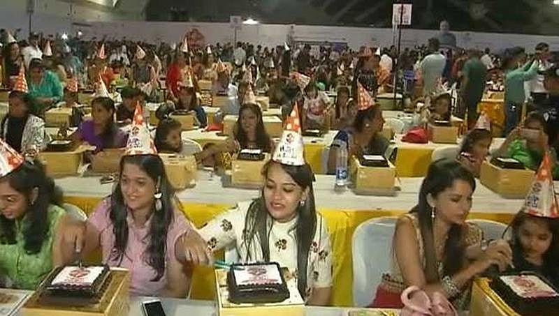 ಪ್ರಧಾನಿ ಮೋದಿ ಜನ್ಮದಿನದಂದು ಜನಿಸಿದ 1,200 ಜನರಿಂದ ಸಾಮೂಹಿಕ ಹುಟ್ಟುಹಬ್ಬ ಆಚರಣೆ: ವಿಶ್ವದಾಖಲೆ