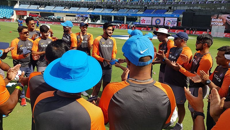 ಗೆಲುವಿನ ಟ್ರ್ಯಾಕ್ ನಲ್ಲಿದ್ದ ಹಾಂಕಾಂಗ್ ಗೆ ಮುಳುವಾದ ವೇಗಿ ಖಲೀಲ್ ಅಹ್ಮದ್ ಯಾರು ಗೊತ್ತಾ?