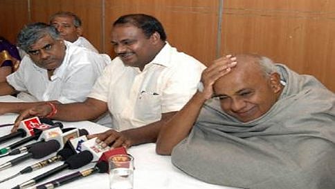 'ಭೂ ಕಬಳಿಕೆ ವಿಷಯದಲ್ಲಿ ಎಚ್.ಡಿ ದೇವೇಗೌಡ ಮತ್ತವರ ಮಕ್ಕಳು ಪಿಎಚ್ ಡಿಗೆ ಅರ್ಹರು'