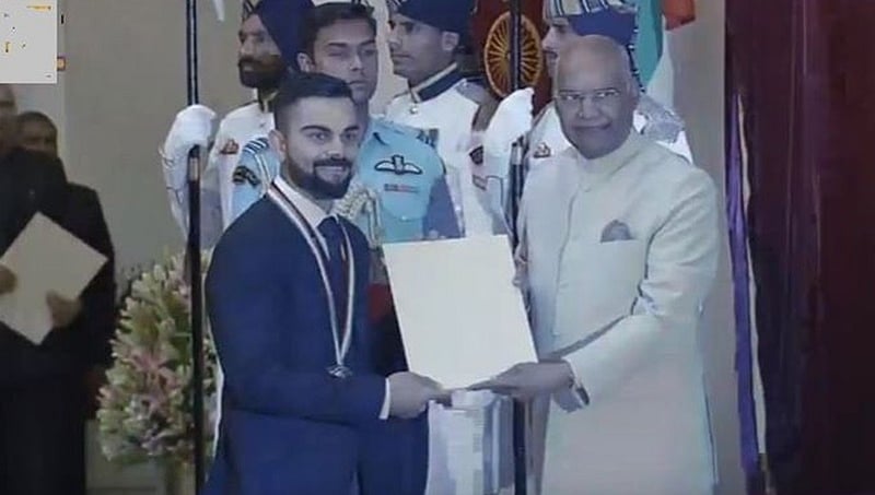 ರಾಷ್ಟ್ರಪತಿಯಿಂದ 'ಖೇಲ್ ರತ್ನ' ಸ್ವೀಕರಿಸಿದ ವಿರಾಟ್ ಕೊಹ್ಲಿ, ಮೀರಾಬಾಯಿ ಚಾನು