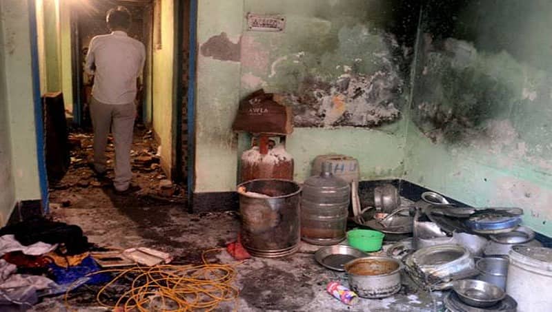 ಬೆಂಗಳೂರು: ಅಡುಗೆ  ಅನಿಲ ಸ್ಟೋಟ: ಕಟ್ಟಡ ಕುಸಿತದಿಂದ ನಾಲ್ವರಿಗೆ  ಗಾಯ !
