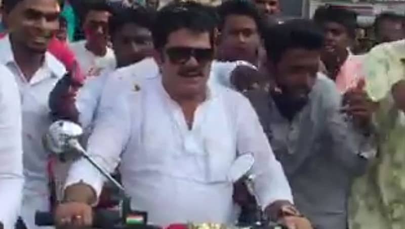 ಪೊಲೀಸ್ ಎಸ್ಕಾರ್ಟ್ನಲ್ಲಿಯೇ ತ್ರಿಬಲ್ ರೈಡ್ ಮಾಡಿದ ಸಚಿವ ಜಮೀರ್ ಅಹಮದ್ ವಿರುದ್ದ ದೂರು