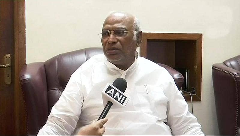 ಚುನಾವಣೆ ಸ್ಥಳೀಯ ಅಭ್ಯರ್ಥಿಗಳ ಮೇಲೆ ಆಧಾರಿತ, ಫಲಿತಾಂಶಕ್ಕೆ ಹೆಚ್ಚಿನ ಮಹತ್ವವೇನಿಲ್ಲ: ಖರ್ಗೆ