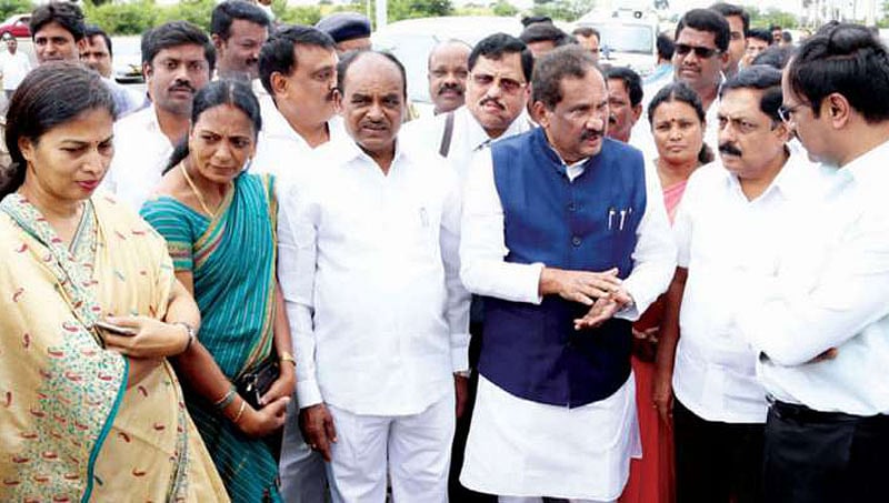 ಚಾಮರಾಜನಗರ, ಕೊಳ್ಳೆಗಾಲ ಅತಂತ್ರ; ಸಚಿವ ಪುಟ್ಟರಂಗ ಶೆಟ್ಟಿಗೆ ತೀವ್ರ ಮುಖಭಂಗ