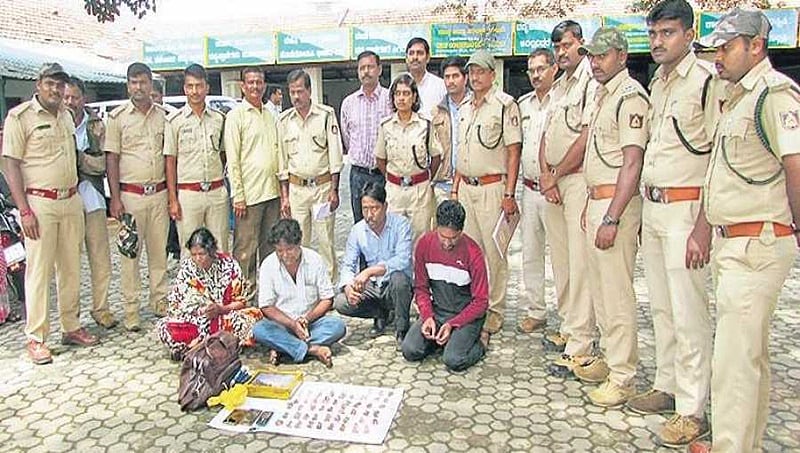 ಉಡದ ಅಂಗಾಂಗವನ್ನು ಗಿಡಮೂಲಿಕೆಯೆಂದು ಮಾರಾಟ ಮಾಡುತ್ತಿದ್ದ ನಾಲ್ವರ ಬಂಧನ