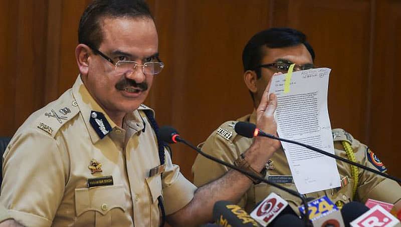 ಸುದ್ದಿಗೋಷ್ಠಿಯಲ್ಲಿ ಸಾಕ್ಷ್ಯ ಬಹಿರಂಗ, ಮಹಾರಾಷ್ಟ್ರ ಪೊಲೀಸ್ ಉಪ ನಿರ್ದೇಶಕರ ವಿರುದ್ಧ ಪಿಐಎಲ್