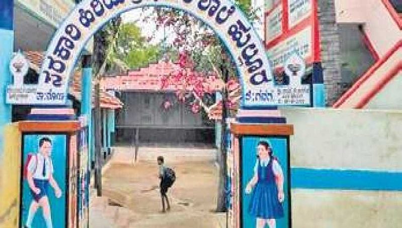 'ಶಿಕ್ಷಕರ ಗ್ರಾಮ' ಗದಗದ ಹುಲ್ಲೂರು: ಪ್ರತಿ ಮನೆಯಲ್ಲಿಯೂ ಒಬ್ಬ ಗುರು!