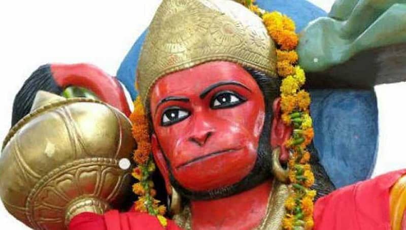 ರಾಮ ಭಕ್ತ ಹನುಮನಿಗೆ ಸಾಂಟಾ ಕ್ಲಾಸ್'ನಂತೆ ಅಲಂಕಾರ: ವಿವಾದದಲ್ಲಿ ಗುಜರಾತ್ ದೇಗುಲ