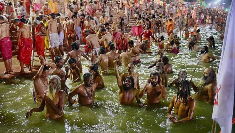 ಕುಂಭಮೇಳದಲ್ಲಿ ಕಾಲ್ತುಳಿತ ತಪ್ಪಿಸಲು ಯುಪಿ ಪೊಲೀಸರ ಹೊಸ ತಂತ್ರ ಇದು..!