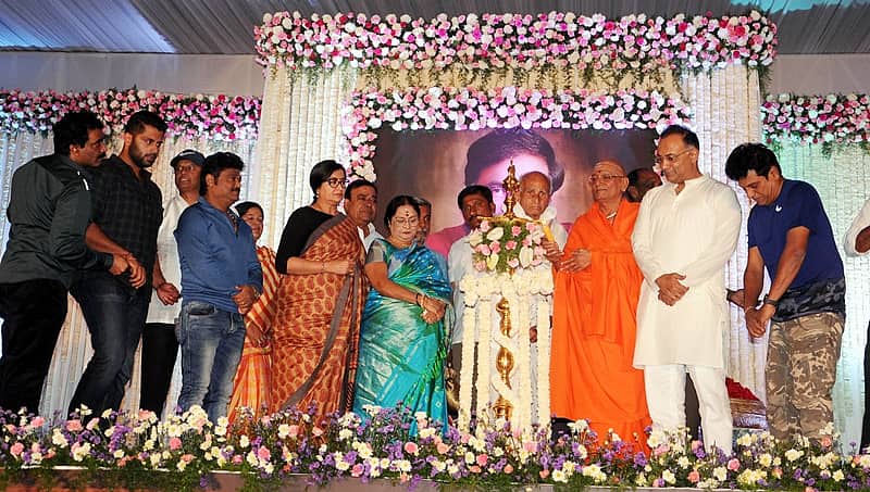 ಮಂಡ್ಯದ ಜನಗಳೇ ನಿಮ್ಮ ಪ್ರೀತಿಯಲ್ಲಿ ಸಣ್ಣ ಭಾಗ ಅಭಿಷೇಕ್ಗೂ ಇರಲಿ: ನಟಿ ಸುಮಲತಾ