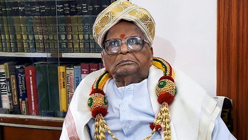 ಧಾರವಾಡ: ನಾಡೋಜ 'ಪಾಪು'ಗೆ 100ರ ಸಂಭ್ರಮ, ಶತಮಾನೋತ್ಸವ ಮೆರವಣಿಗೆ