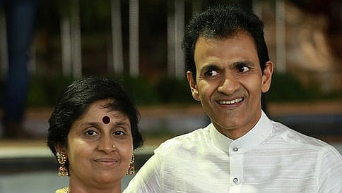 'ಅಮ್ಮನ ಮನೆ' ಟೀಸರ್ ನಲ್ಲಿ ಪತ್ನಿ ಕಾಲಿಗೆರಗಿದ ರಾಘಣ್ಣ