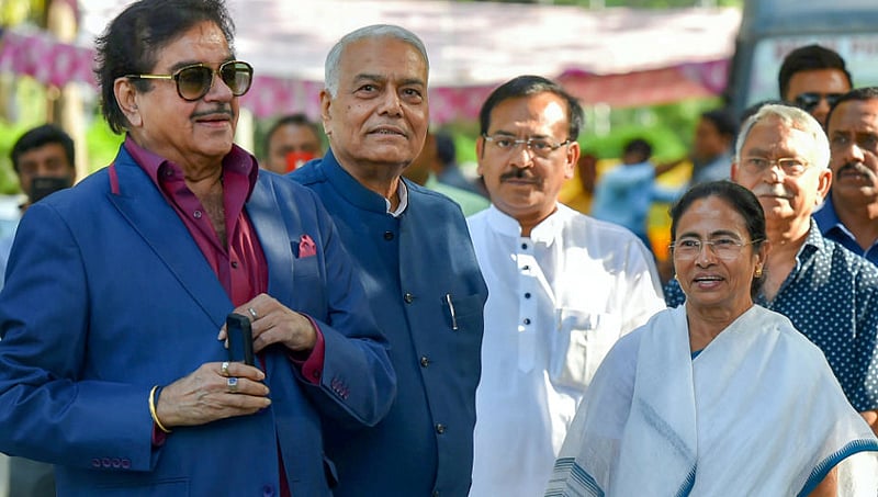 'ಮಮತಾ ಬ್ಯಾನರ್ಜಿ ರಾಷ್ಟ್ರನಾಯಕಿ': ಪ್ರಧಾನಿ ಹುದ್ದೆ ಕುರಿತಂತೆ ಬಿಜೆಪಿ ಸಂಸದ ಶತೃಘ್ನ ಸಿನ್ಹಾ ಅಚ್ಚರಿ ಹೇಳಿಕೆ