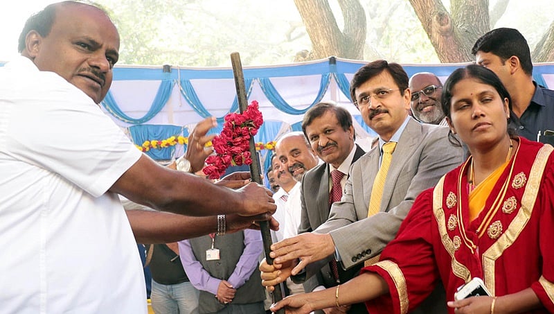 ಬೆಂಗಳೂರು: ಕಿದ್ವಾಯಿಯಲ್ಲಿ ಅಸ್ಥಿಮಜ್ಜೆ ಕಸಿ ಘಟಕಕ್ಕೆ ಸಿಎಂ ಕುಮಾರಸ್ವಾಮಿ ಶಂಕುಸ್ಥಾಪನೆ